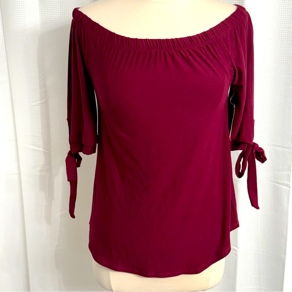 No Boundaries Junior's Pull-on Off the Shoulder Top Tie Sleeves, Maroon Size L/G